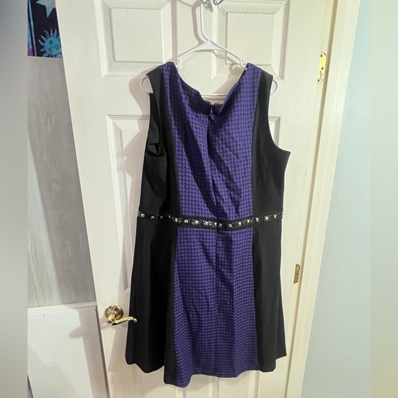 Glamour purple and black houndstooth dress w/ silver studded black belt plus siz - Picture 4 of 5